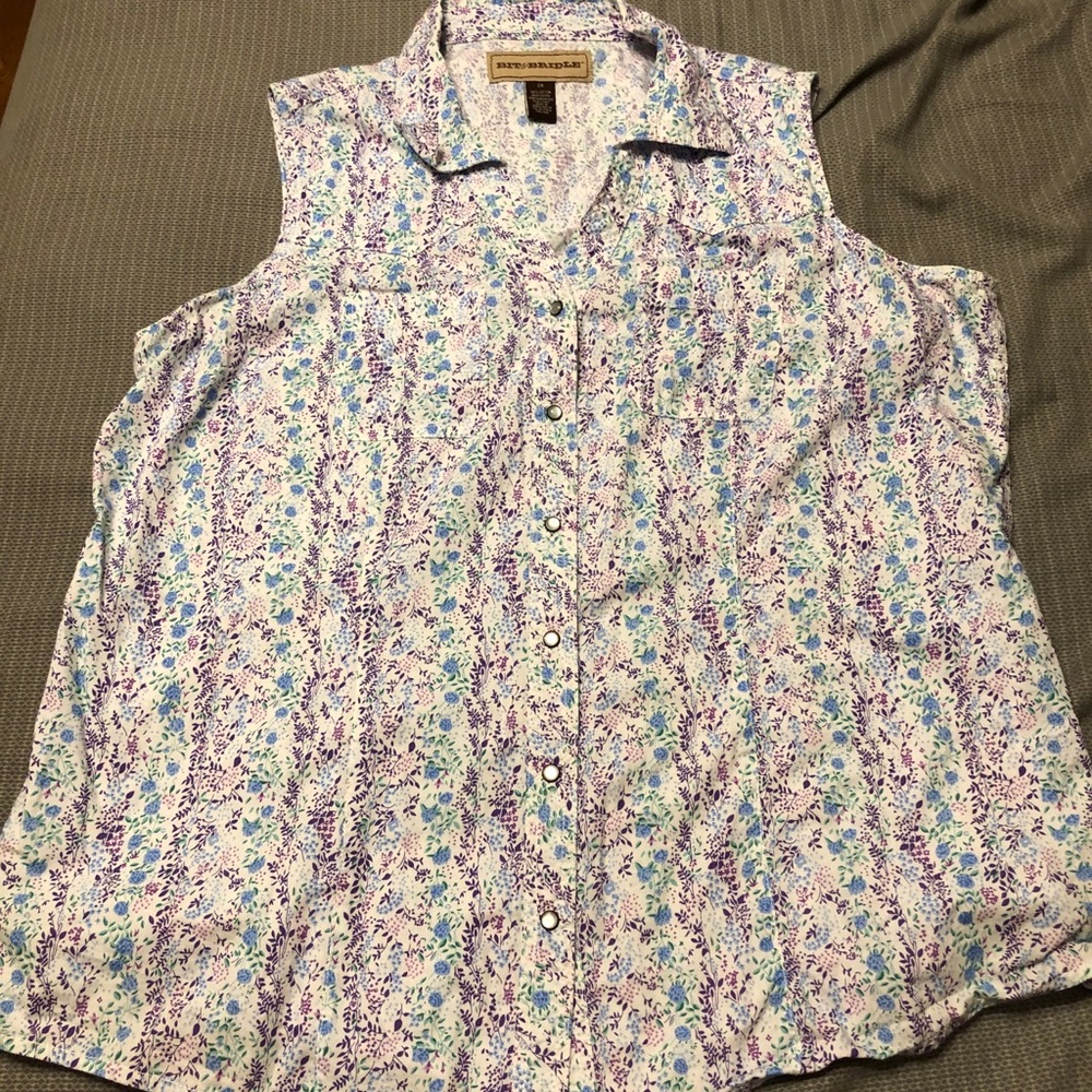 Button up sleeveless